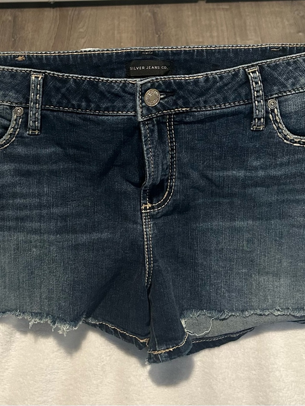 NWT Silver Jeans Co. Dark Wash Denim Cutoff Shorts Elyse 36